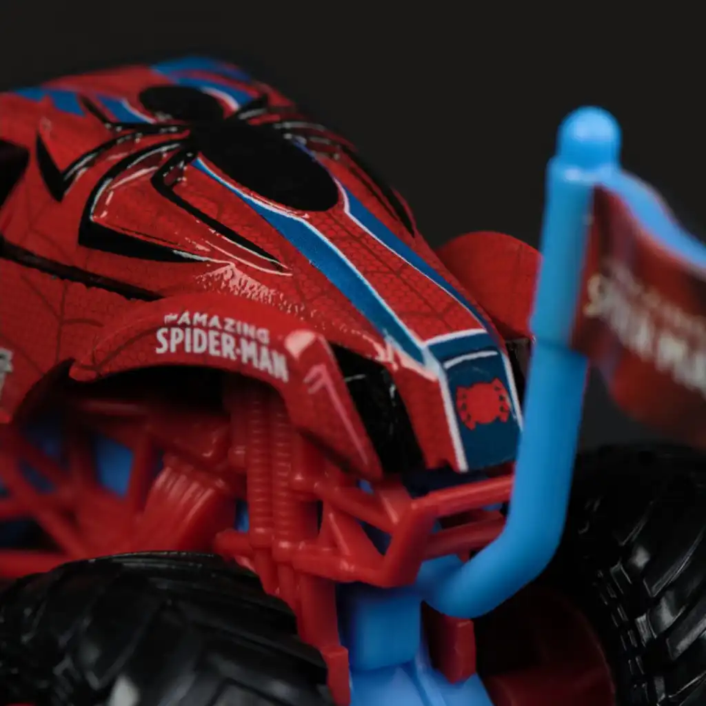 Create your own epic stunts with the Spider-Man monster truck.
