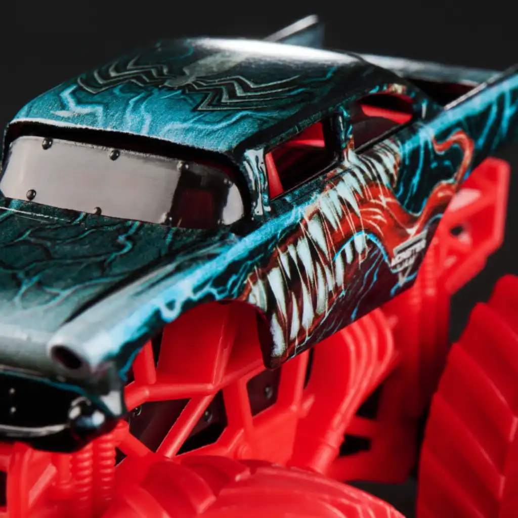 Support children's imagination through heroic stories on big wheels.