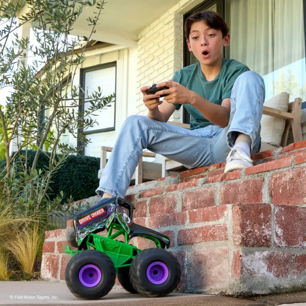 Wrecking and repairing has never been more fun.