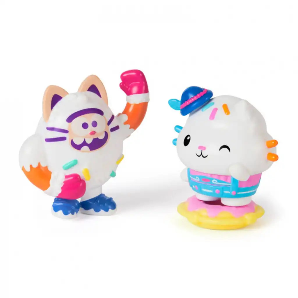 Support children's creativity through playing with figures.