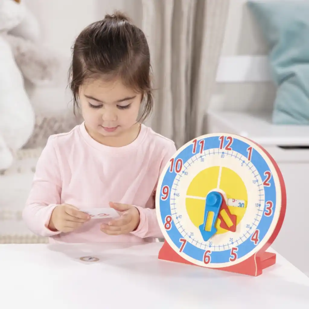 Become a master of time thanks to fun learning cards.