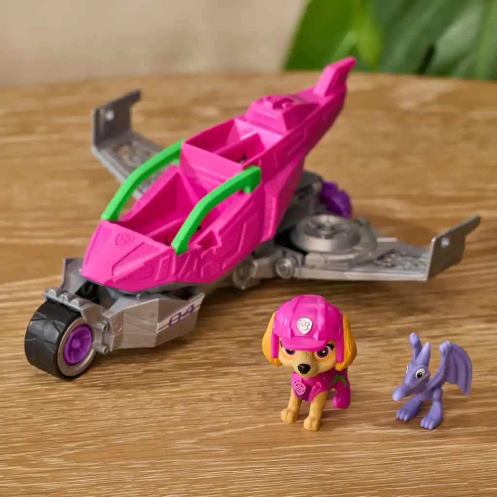 Discover endless play possibilities with the extendable claw!
