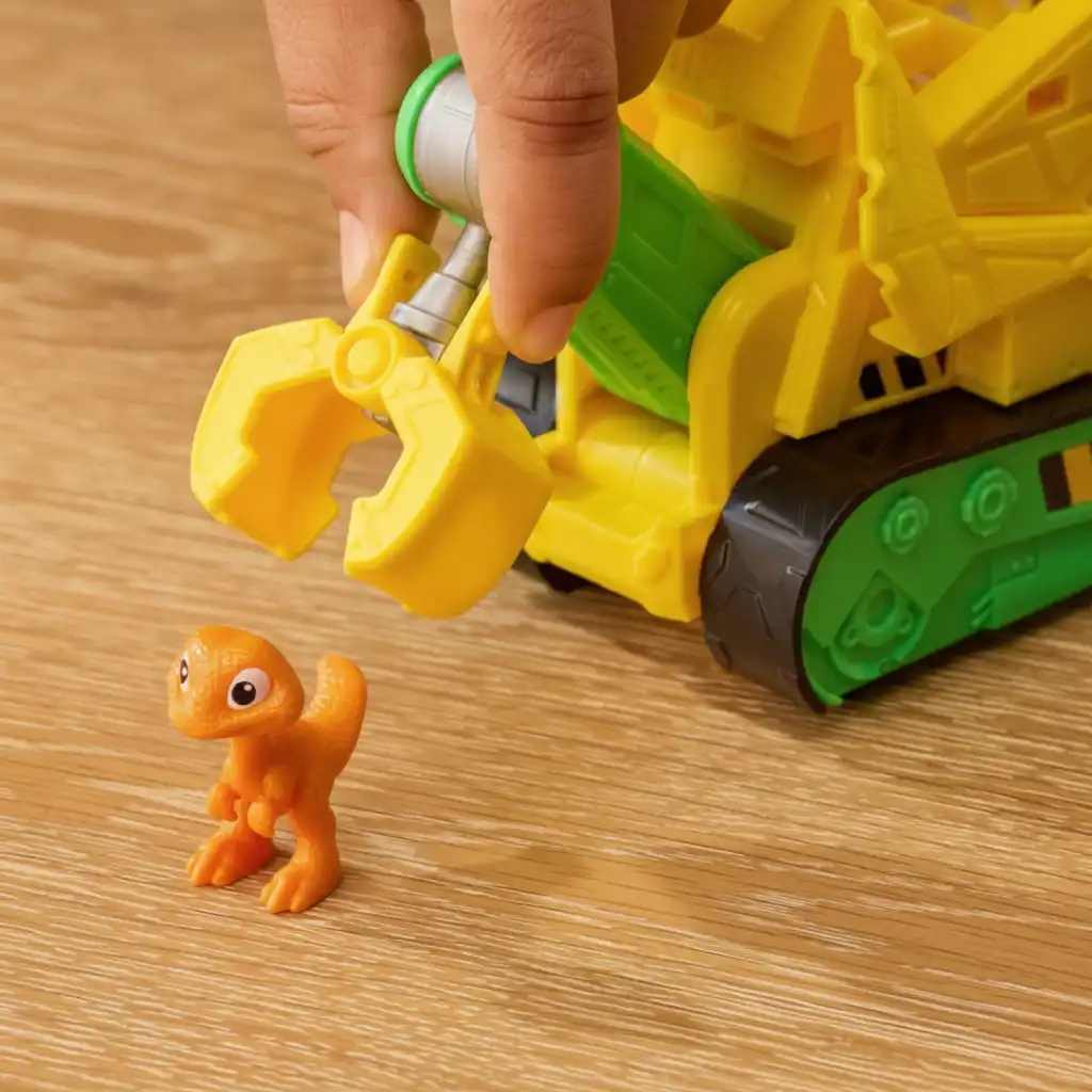 Mechanical functions of the bulldozer for Interactive fun without batteries.