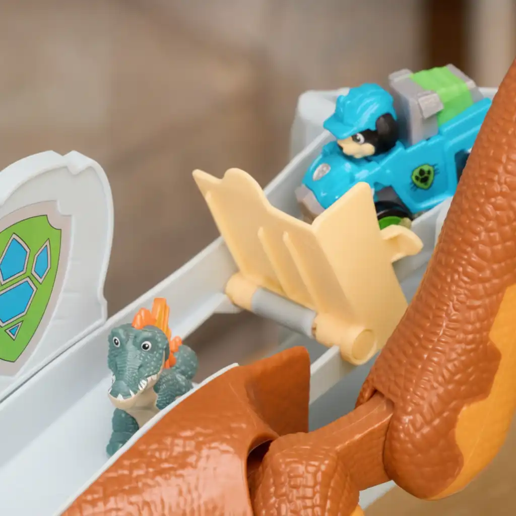 Develop fine Motor in a playful way with favorite heroes.