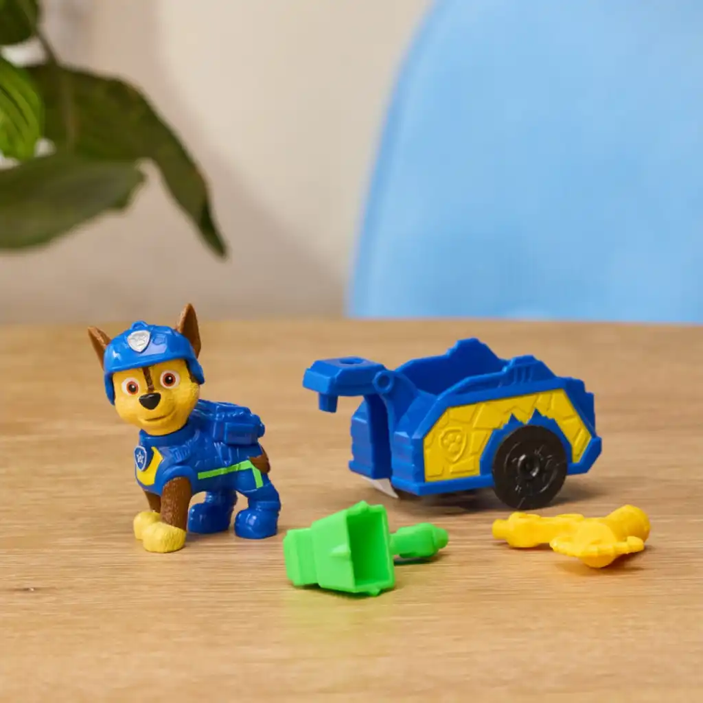Discover new ways to play with Chase and his accessories.