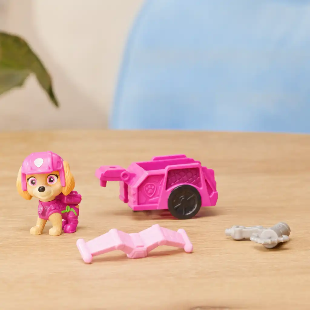 Discover new rescue methods with interchangeable tools.