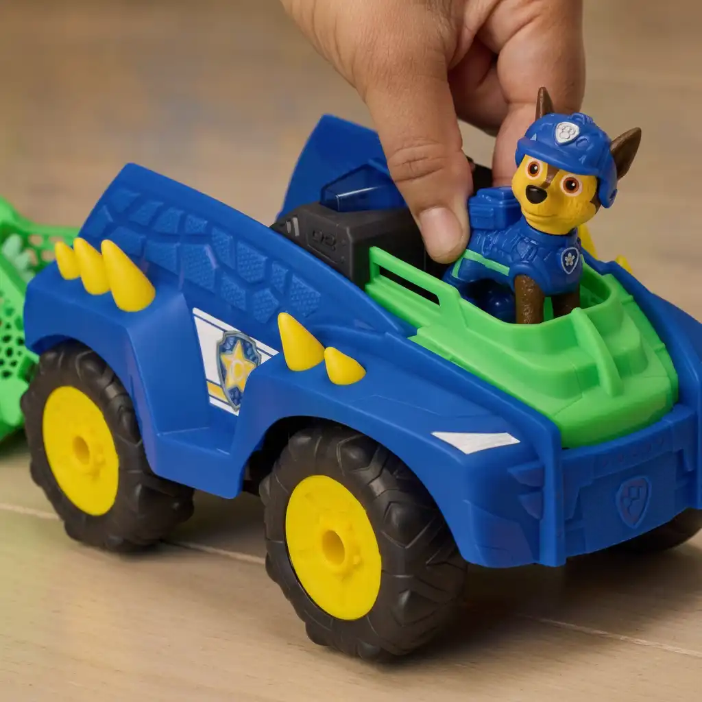 Discover new ways to play with the detachable trailer