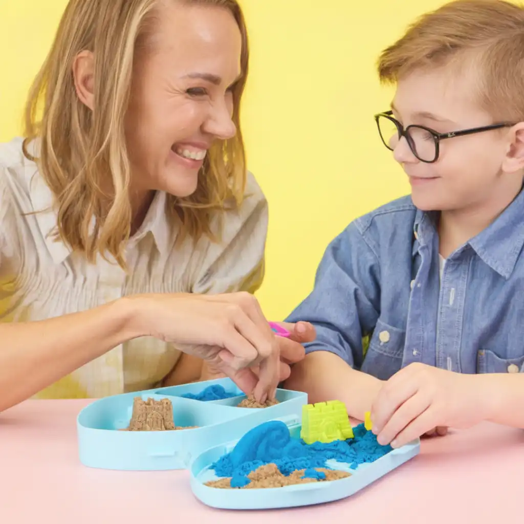 Easy shaping of waves and castles for little artists.