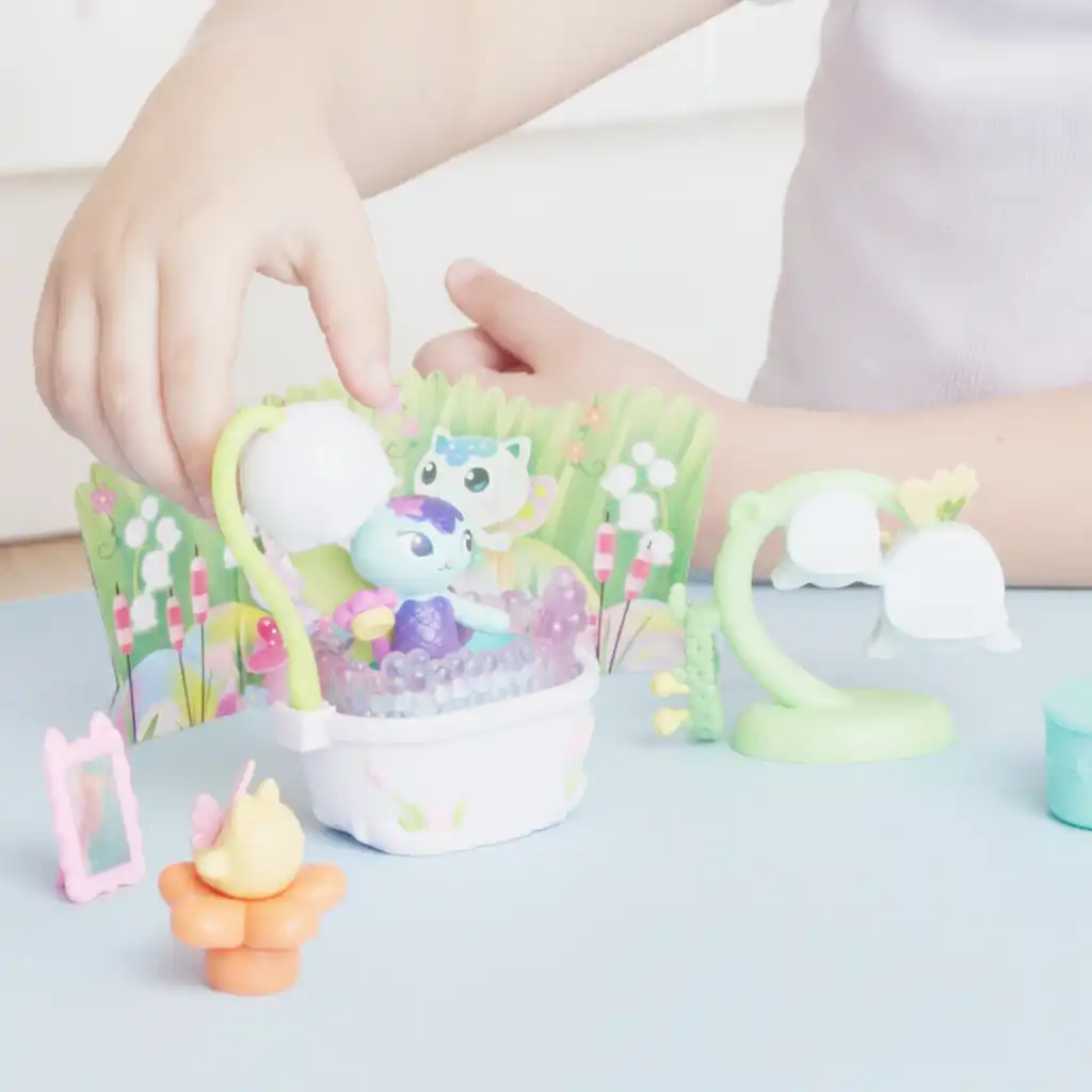 Create a unique style with fashionable accessories for figures.