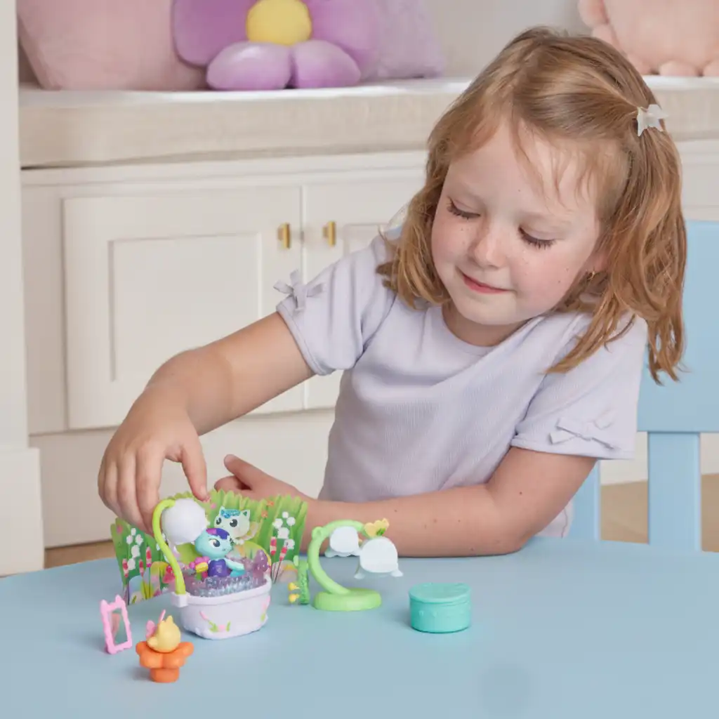 Discover the magic of mechanical functions without the need for batteries.