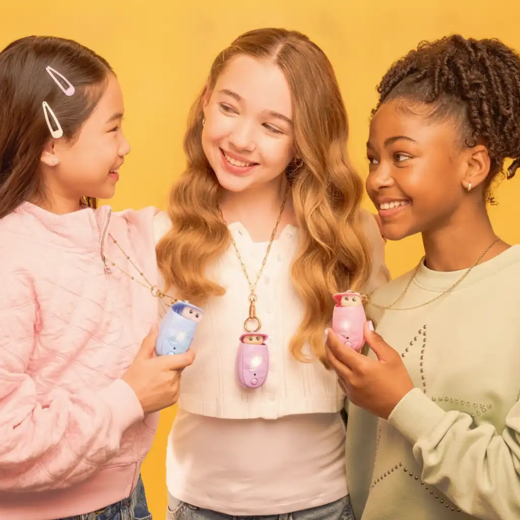 Be creative and wear your Peekimo stylishly on your backpack.