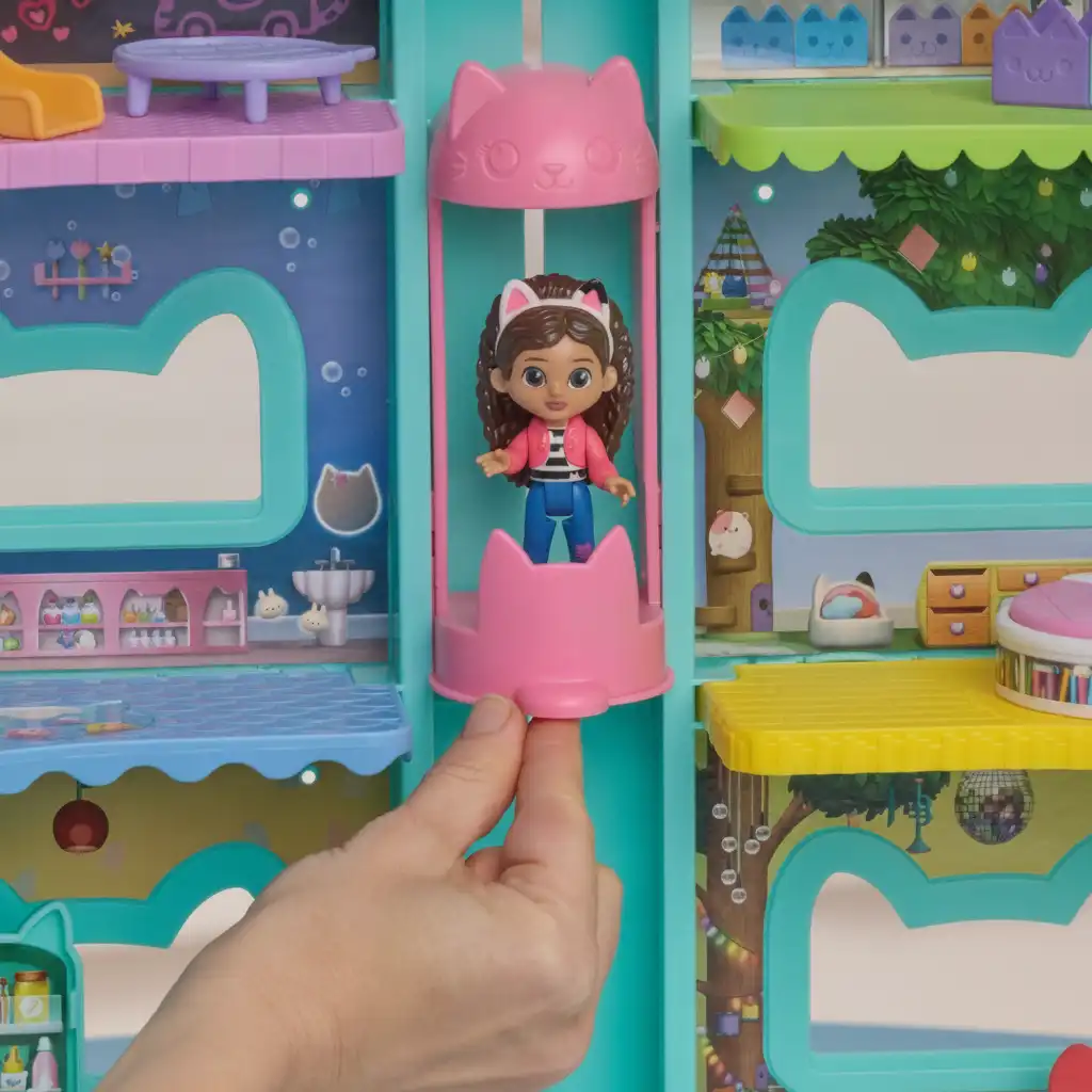 Create your own stories in the Gabby magical world.